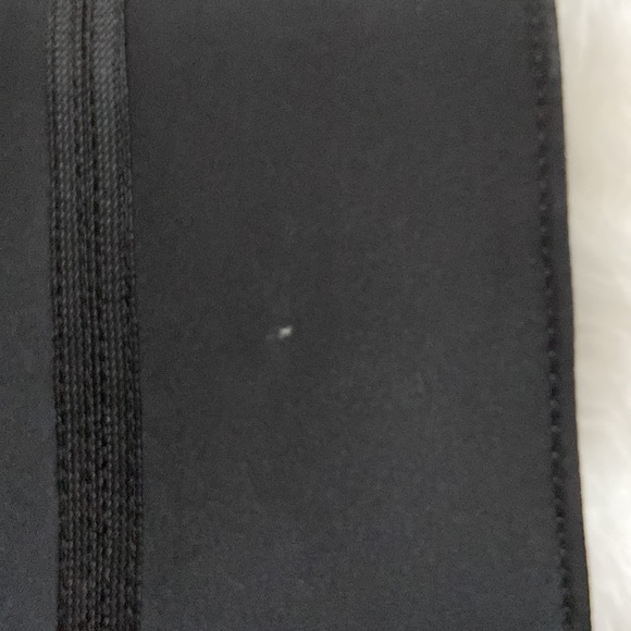 Black tassel makeup brush bag. - Picture 8 of 8